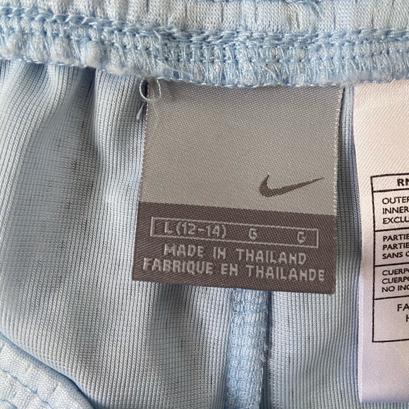 Vintage 90s Nike Women’s Shorts - Picture 3 of 4